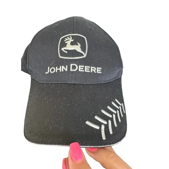 John Deere Adjustable Hat Black With Silver Embroidered Logo 4 Rivers Equipment - Picture 1 of 4